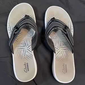 Clarks flip flops